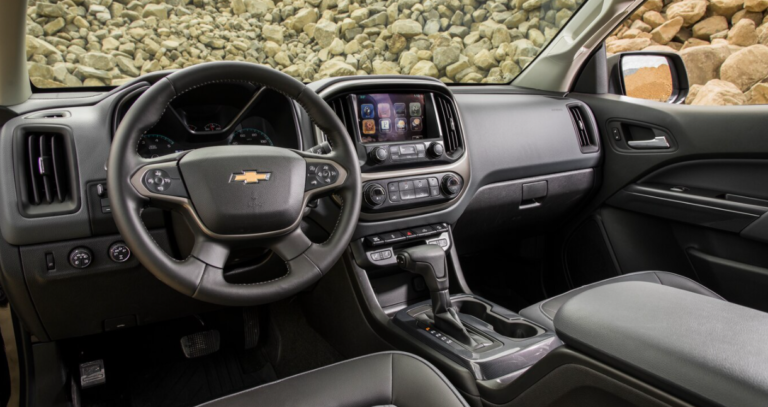 2023 Chevrolet Colorado Interior 1 768x407 